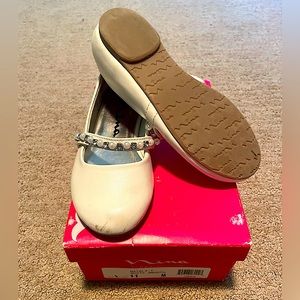 Toddler Girl White Beaded Shoes - 11M - GUC